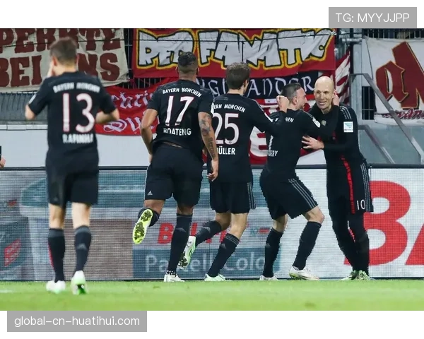 实时：美因茨利用一次快发任意球打破僵局，对手抗议未果